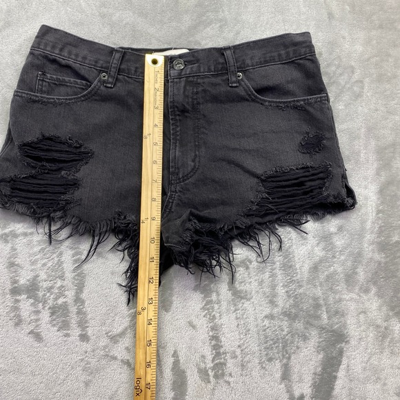 Abercrombie Fitch Black High Rise Distressed Denim Shorts Size 4 Fits 29" Grunge - Picture 2 of 9